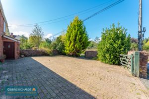 Driveway/Parking- click for photo gallery